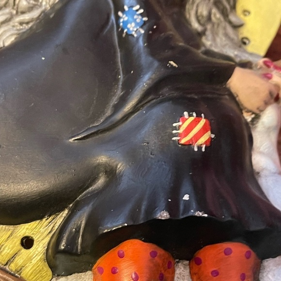 Vintage Halloween Witch Ceramic Mold - Hand Painted -Just Needs Some added light - Picture 16 of 16